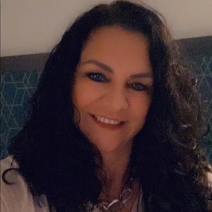 Meet your Posher, Debbie